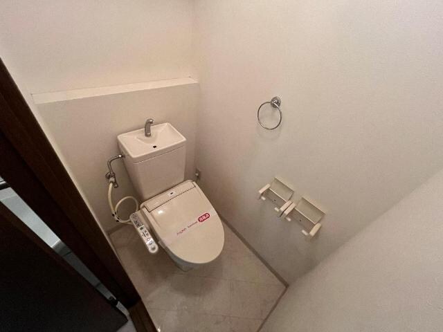 シャワー付トイレ 山陽本線（中国）/倉敷駅 バス16分大高下車:停歩8分 2階 築28年