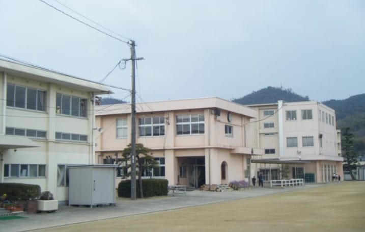 浅口市立金光小学校(小学校)まで407m 山陽本線（中国）/金光駅 徒歩10分 1階 築22年
