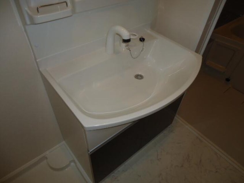 洗髪洗面化粧台 山陽本線（中国）/西阿知駅 徒歩17分 2階 築8年