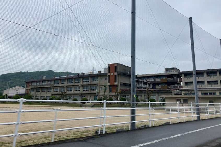 笠岡市立笠岡東中学校 2079m 山陽本線（中国）/笠岡駅 徒歩41分 2階 築28年