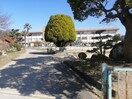 笠岡市立中央小学校(小学校)まで1932m 山陽本線（中国）/笠岡駅 徒歩41分 2階 築28年