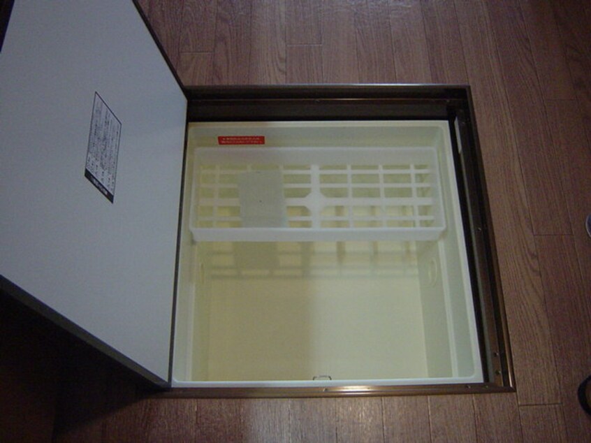 床下収納 山陽本線（中国）/新倉敷駅 バス15分東小高地下車:停歩5分 1階 築18年