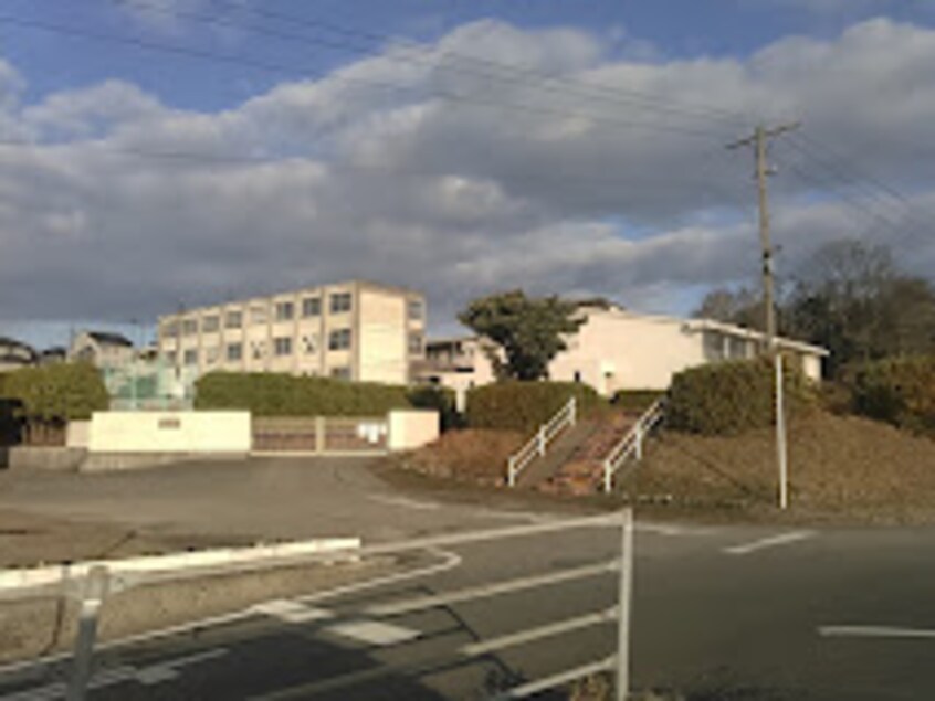 倉敷市立上成小学校(小学校)まで605m 山陽本線（中国）/新倉敷駅 徒歩29分 1-2階 築43年