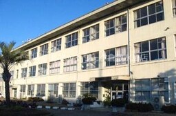 倉敷市立中洲小学校 771m