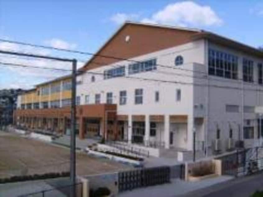 倉敷市立長尾小学校(小学校)まで2598m 山陽本線（中国）/新倉敷駅 バス15分堤下下車:停歩10分 1階 築19年