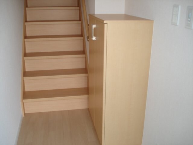 玄関 山陽本線（中国）/新倉敷駅 バス10分玉商グランド前下車:停歩12分 2階 築13年