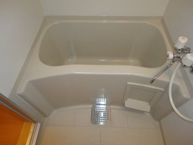 浴室 山陽本線（中国）/倉敷駅 バス10分四十瀬球場前下車:停歩9分 2階 築20年