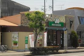 モスバーガー岡山花尻店(ファストフード)まで1974m フィネスエトワール