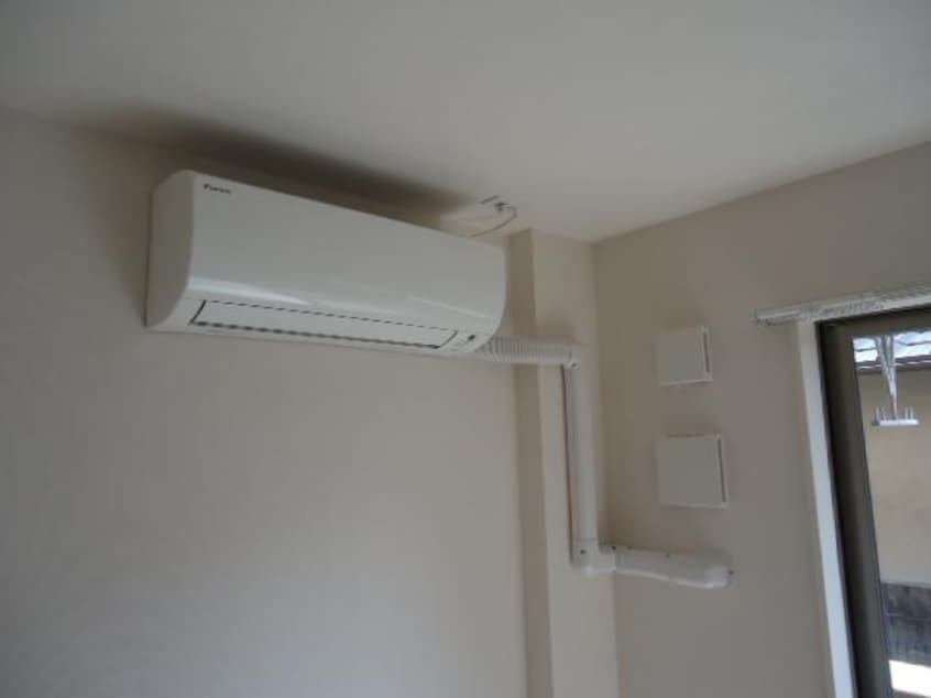 エアコン ヴァーティカル　シナモン