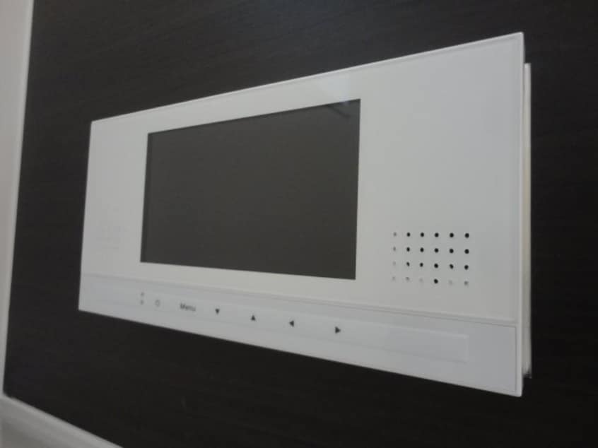 浴室テレビ（イメージ） ヴァーティカル　シナモン