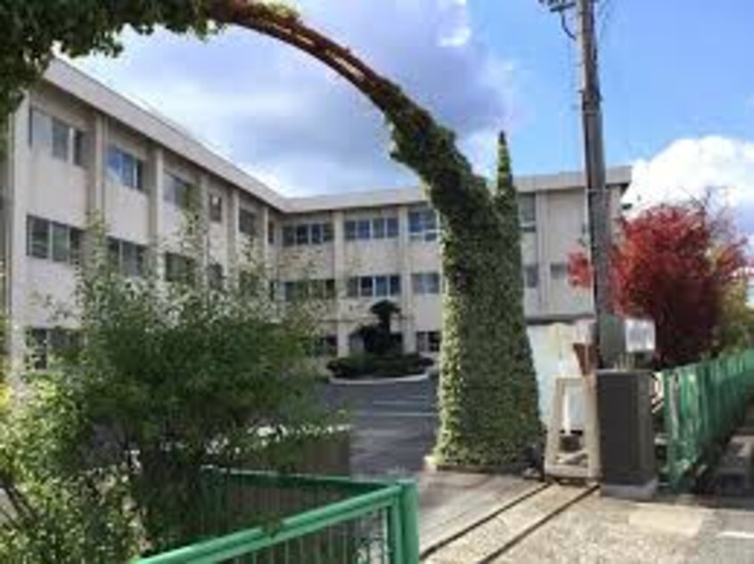 倉敷市立精思高校(高等学校/高等専門学校)まで369m 白神貸家Ⅰ
