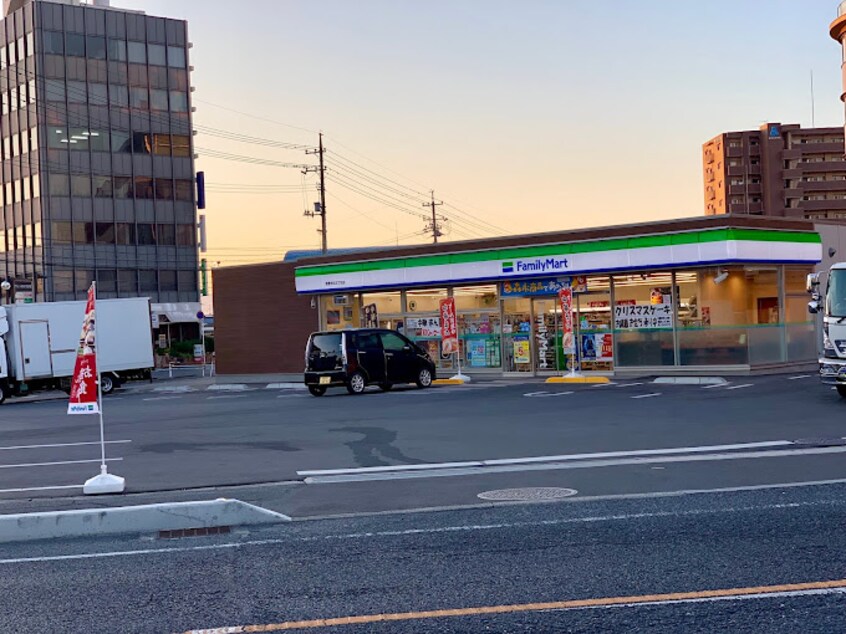 ファミリーマート 倉敷老松五丁目店(コンビニ)まで432m アルファステイツ老松町弐番館