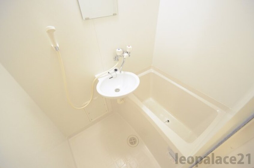 備品や設備仕様は号室等により異なります現地をご確認下さい。 レオパレスクレールアヴェニール