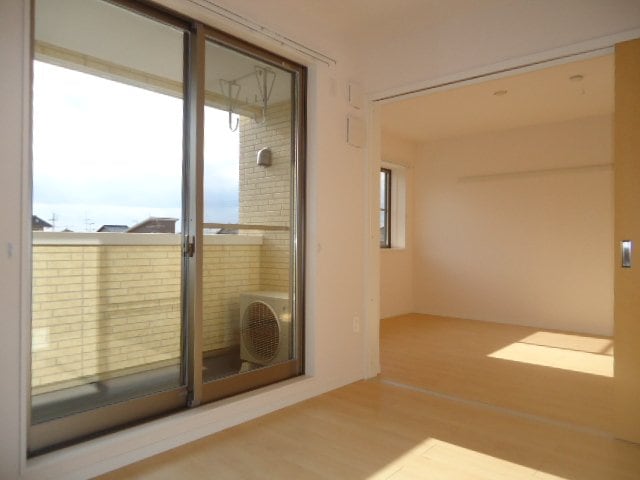 リビングから洋室 シトロン