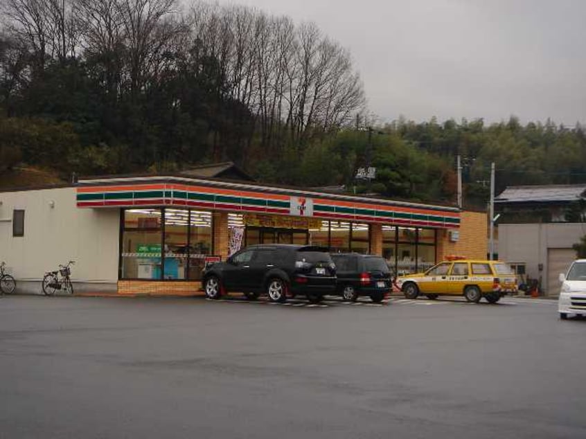 セブンイレブンまで700ｍ パストラーレ