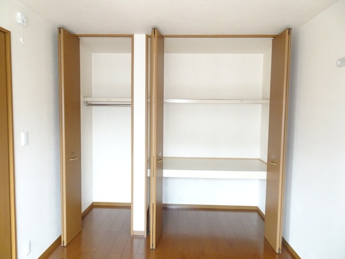  ロイヤルガーデンミルフィー　Ｆ棟