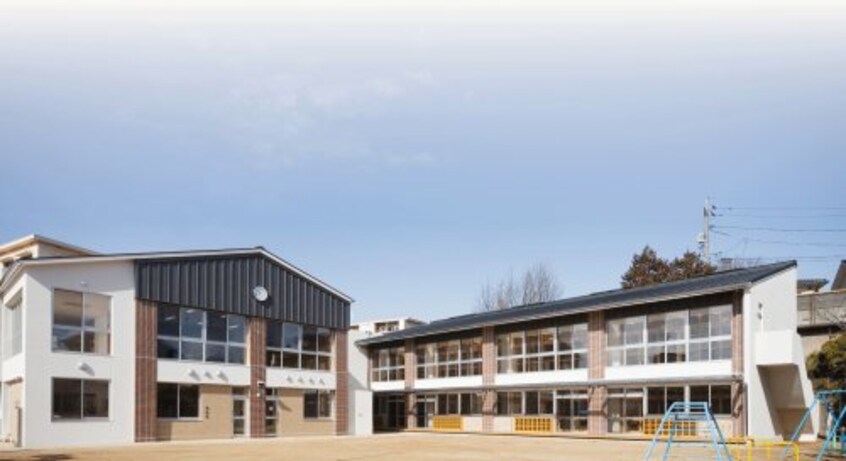 しらゆり幼稚園(幼稚園/保育園)まで499m シャン・フルーレ