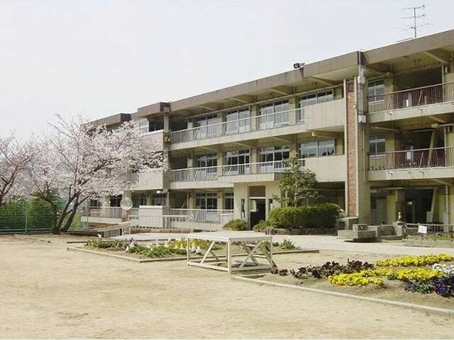 郷内小学校まで600m ノヴァ　Ⅱ