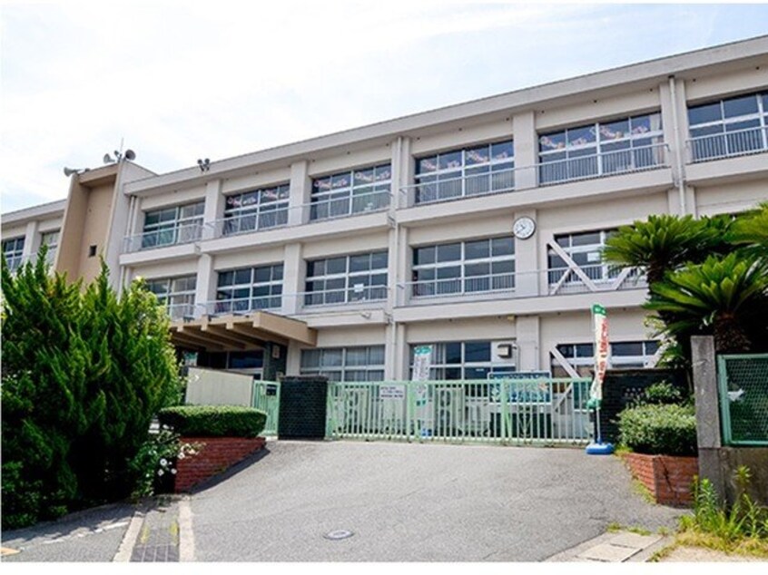 赤崎小学校まで200m ヴォーヌング　オオダＡ