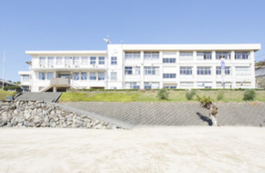 倉敷市立下津井中学校(中学校/中等教育学校)まで1820m サリネージュ山手　Ｅ棟