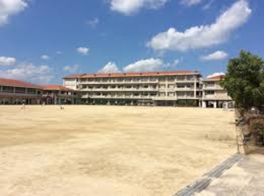 倉敷市立新田中学校 1220m 敷島ビル