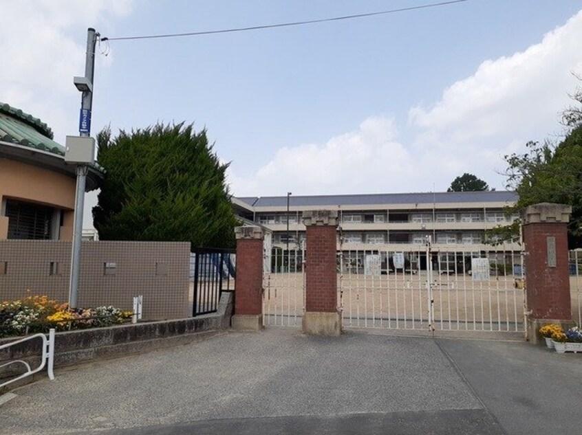 早島町立早島小学校まで1500m ブルグ中林