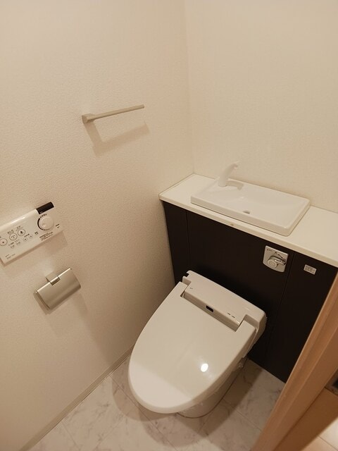  アーレア　アレス