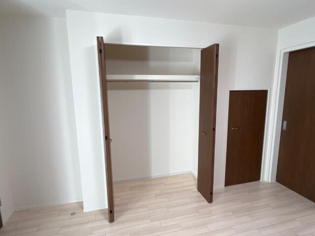 クローゼット ラ・ルーチェmomo