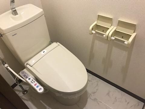 シャワー付トイレ 瀬戸大橋線/児島駅 バス14分市立短大・翔南高校入口下車:停歩8分 1階 築23年