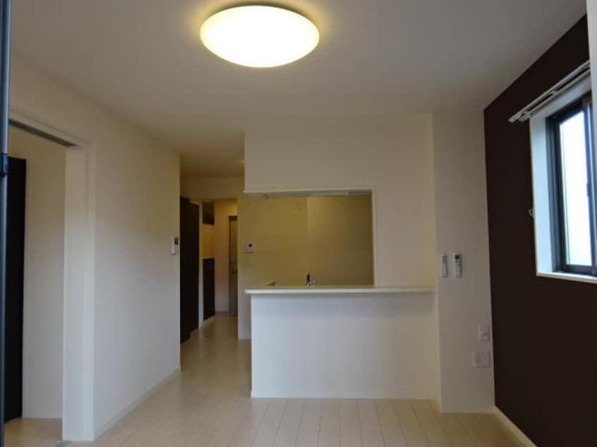 リビング（エアコン・照明有） 瀬戸大橋線/児島駅 徒歩14分 1階 築8年