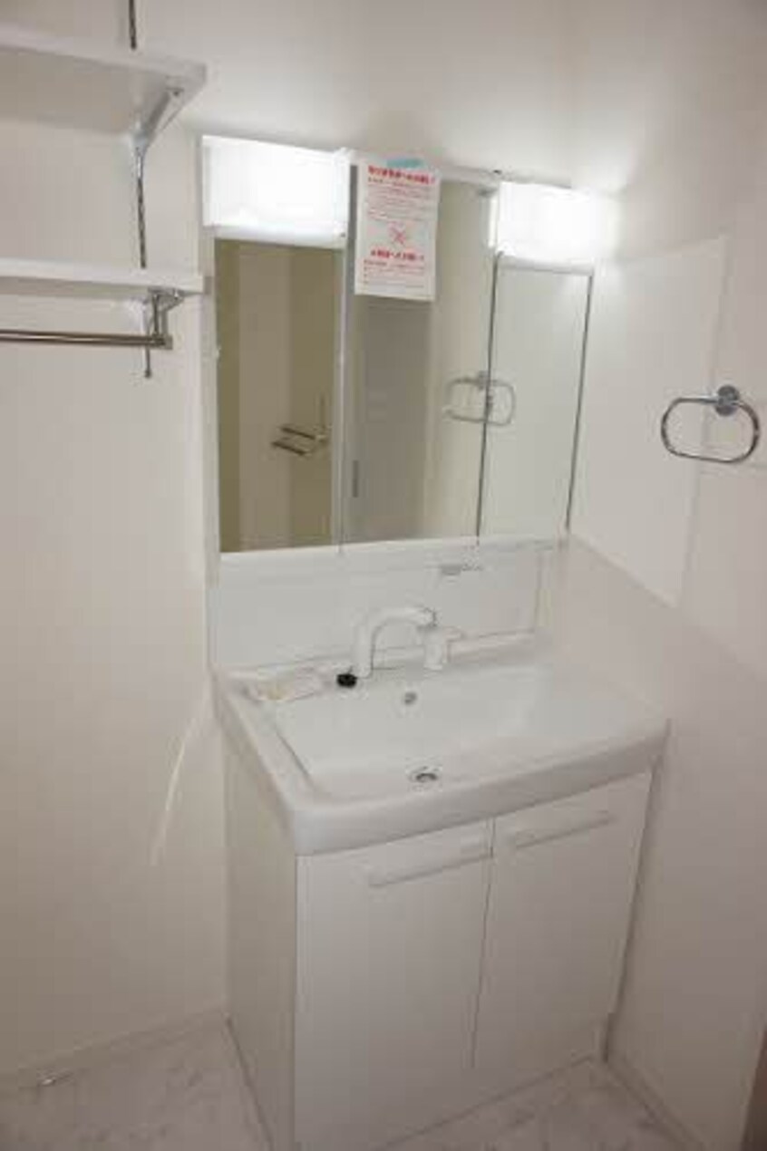  ＲＡＩＮＢＯＷ中島　Ａ棟