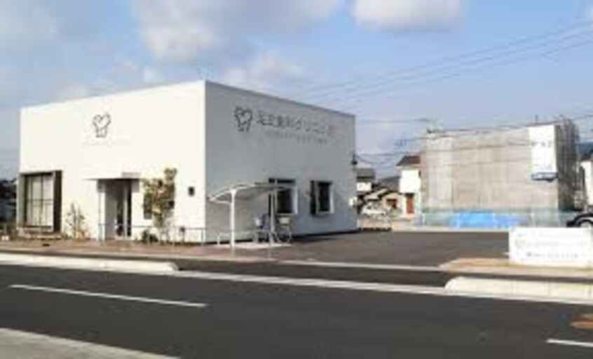 足立歯科クリニック(病院)まで123m ラ　ポール