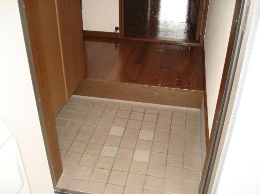 玄関 山陽本線（中国）/倉敷駅 バス18分日間下車:停歩5分 2階 築27年