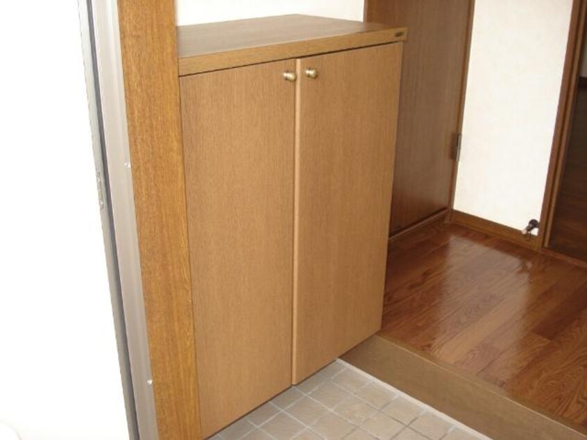 下駄箱 山陽本線（中国）/倉敷駅 バス18分日間下車:停歩5分 2階 築27年