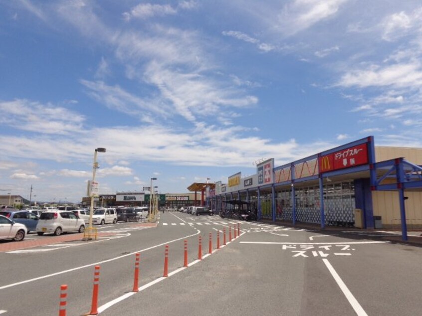 玉島ショッピングセンターTOPSまで761ｍ 山陽本線（中国）/新倉敷駅 徒歩16分 1階 築11年