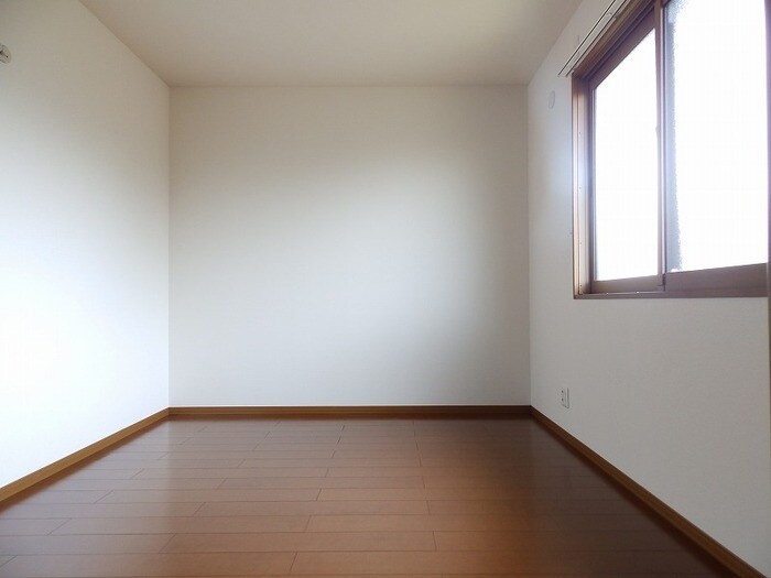  ロイヤルガーデンミルフィー　A棟