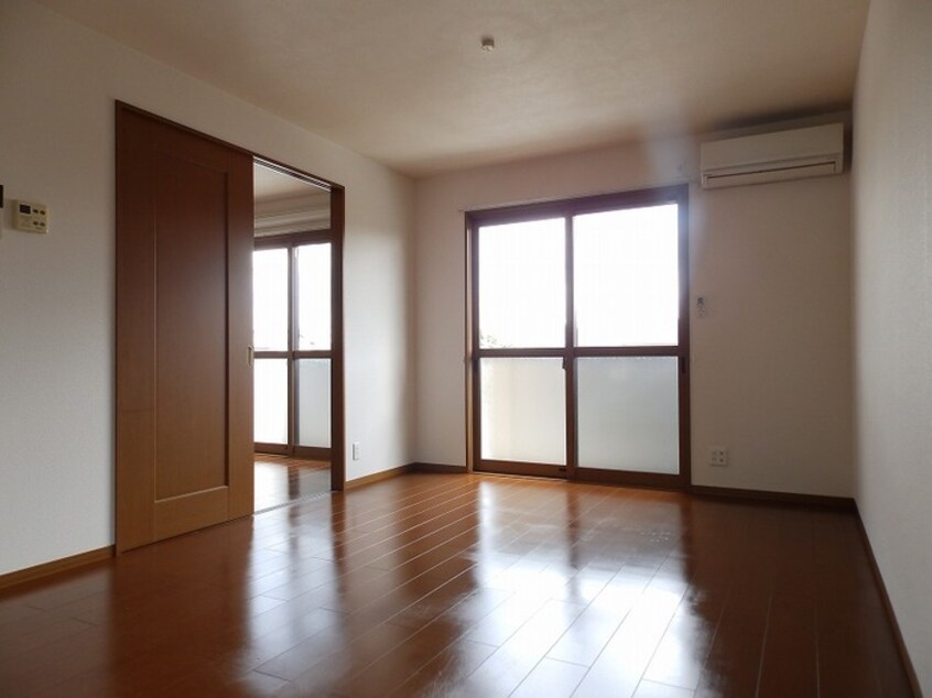  ロイヤルガーデンミルフィー　A棟