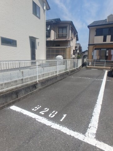 西中新田　フォンティーヌB　2LDK　駐車場 フォンティーヌＢ