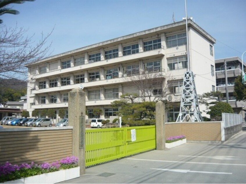 児島小学校まで700m 瀬戸大橋線/上の町駅 徒歩25分 1階 築12年