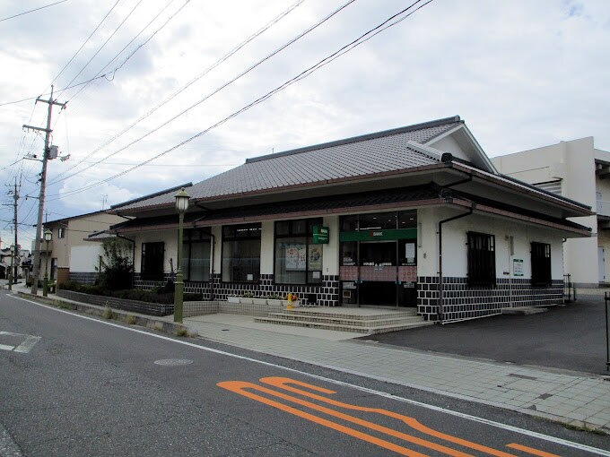 トマト銀行早島支店(銀行)まで856m 宇野線<宇野みなと線>/早島駅 徒歩15分 1階 築27年