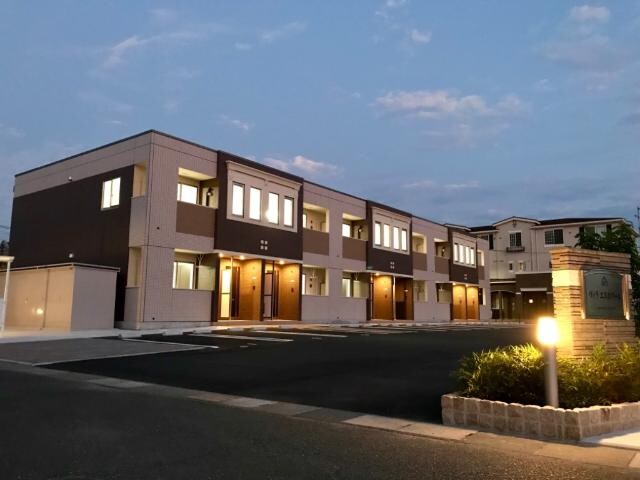 外観写真（夜） 山陽本線（中国）/倉敷駅 バス25分ライフパーク倉敷西入口下車:停歩4分 1階 築6年