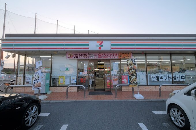 セブンイレブン 倉敷上富井店(コンビニ)まで756m 水島臨海鉄道水島本線/球場前駅 徒歩12分 2階 築24年