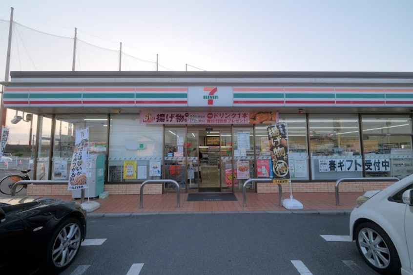 セブンイレブン 倉敷上富井店(コンビニ)まで756m 水島臨海鉄道水島本線/球場前駅 徒歩12分 2階 築24年