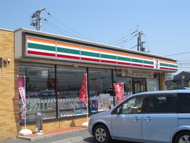 セブンイレブンまで750m すみれガーデン　Ａ