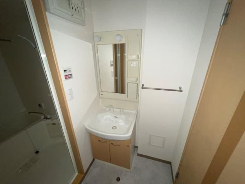 洗髪洗面化粧台 山陽本線（中国）/鴨方駅 バス10分鴨方クリニック前下車:停歩2分 2階 築16年