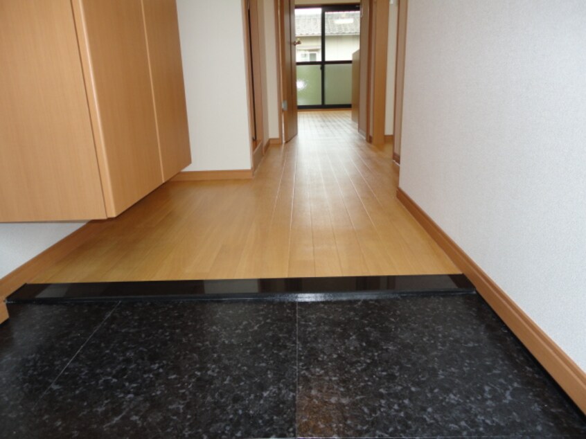 玄関 水島臨海鉄道水島本線/球場前駅 徒歩9分 2階 築14年