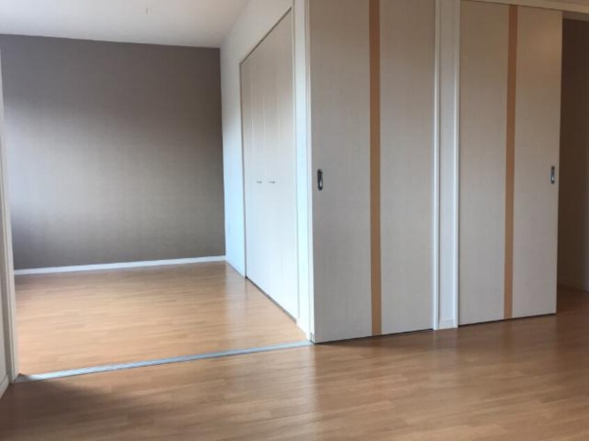 リビングから洋室 桜パーク