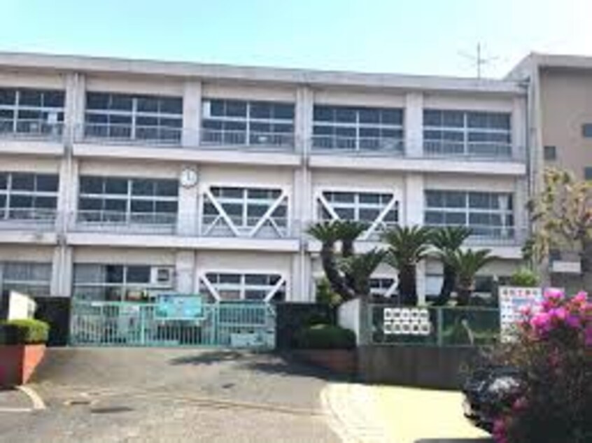 倉敷市立赤崎小学校(小学校)まで755m 瀬戸大橋線/児島駅 徒歩9分 1階 築30年