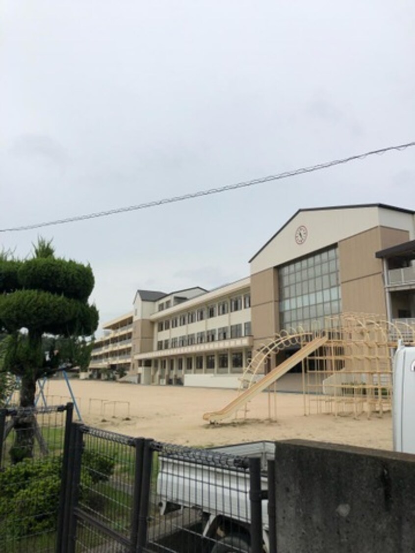 倉敷市立中庄小学校(小学校)まで1028m 山陽本線（中国）/中庄駅 徒歩17分 1階 築3年