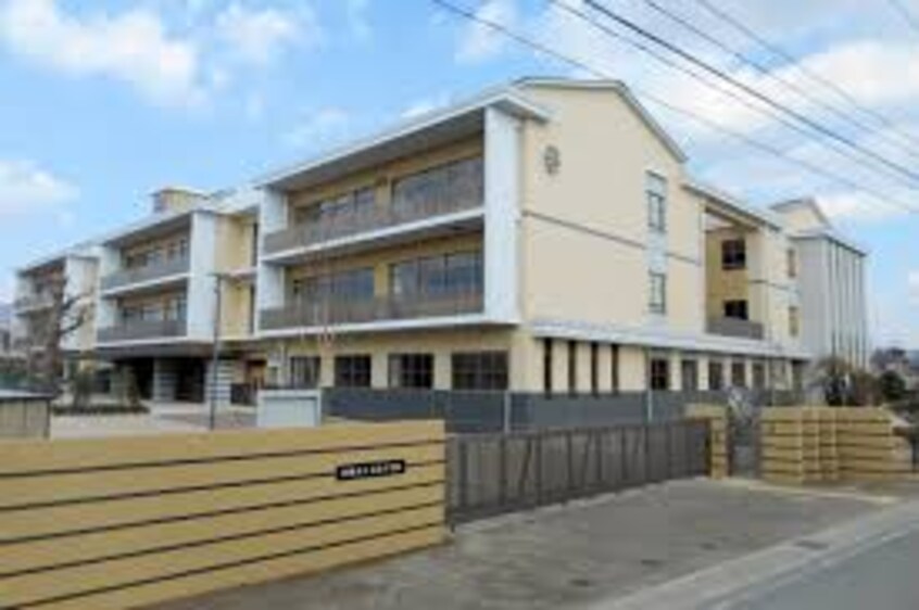 倉敷市立玉島小学校(小学校)まで731m 山陽本線（中国）/新倉敷駅 徒歩20分 2階 築27年